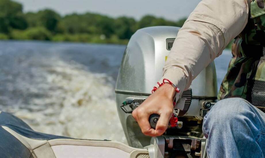 Jakie są koszty eksploatacji silnika zaburtowego 15 km?