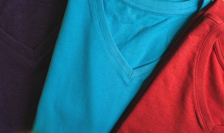 Koszulka na WF męska – jakie materiały zapewniają najlepszą oddychalność?