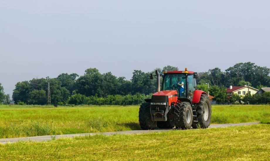 Jak wygląda kurs na traktor i jakie umiejętności można zdobyć?