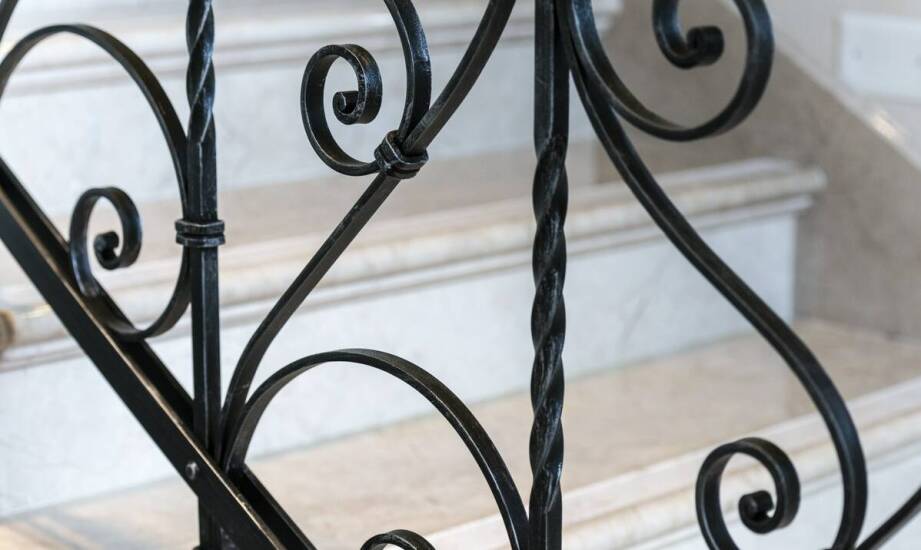 Jakie są kluczowe zalety użytkowania schodów granitowych na zewnątrz?