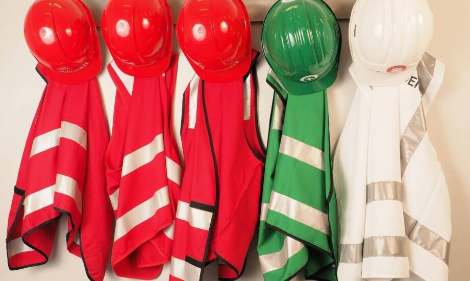 Jakie innowacje wprowadzono w projektowaniu nowoczesnych kurtek BHP męskich?