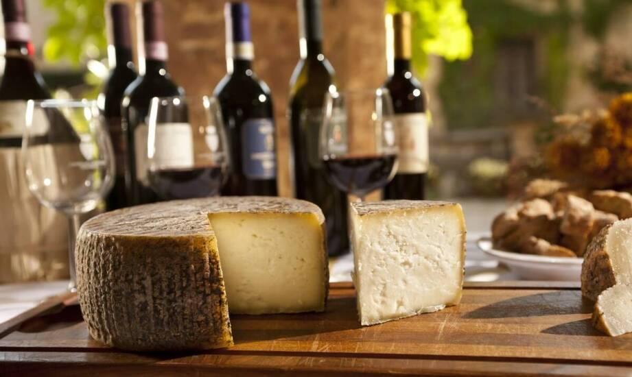 Jakie sery regionalne warto spróbować podczas wizyty w Karpaczu?