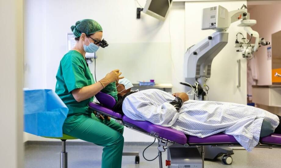 Operacje zaćmy z jaskrą: na czym polega ich specyfika?