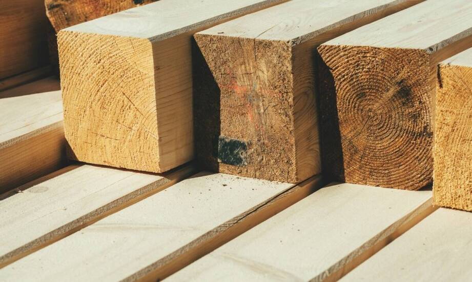 Wpływ impregnatu przeciwpożarowego do drewna na estetykę wykończenia wnętrz