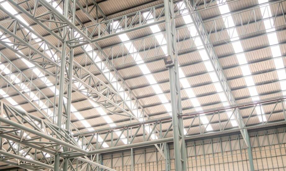 Wybór systemów wentylacyjnych w projektowaniu hal stalowych