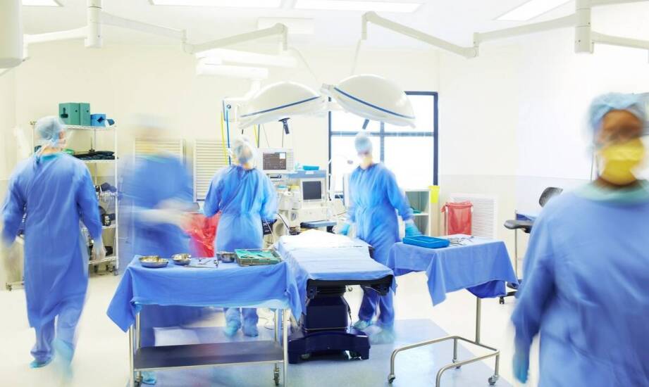 Bezpieczeństwo w stomatologii: jakie procedury zapewniają komfort pacjenta podczas implantacji?