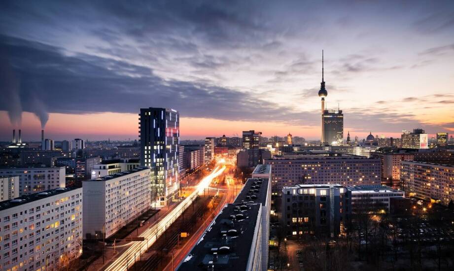 Jak dobór miejsca akcji wspiera przekaz moralny filmu?