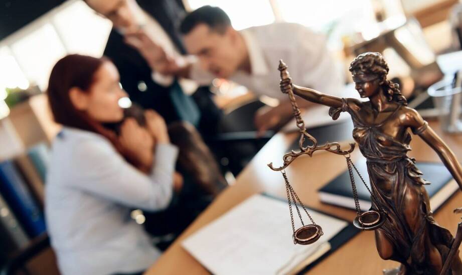 Jakie informacje o stanie sprawy udostępnia komornik wierzycielom?