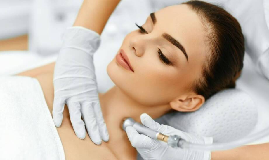 Mikrodermabrazja a poprawa elastyczności skóry