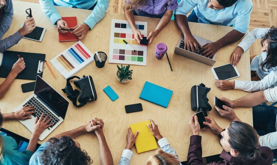 Jak dostosowane szkolenia z kompetencji miękkich mogą poprawić współpracę w zespole?