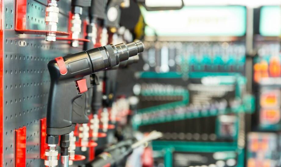 Jakie akcesoria mogą wspierać funkcjonalność systemów pneumatycznych?