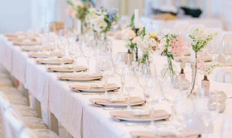 Chrzciny z eleganckim cateringiem – jak zapewnić niezapomniane wspomnienia?