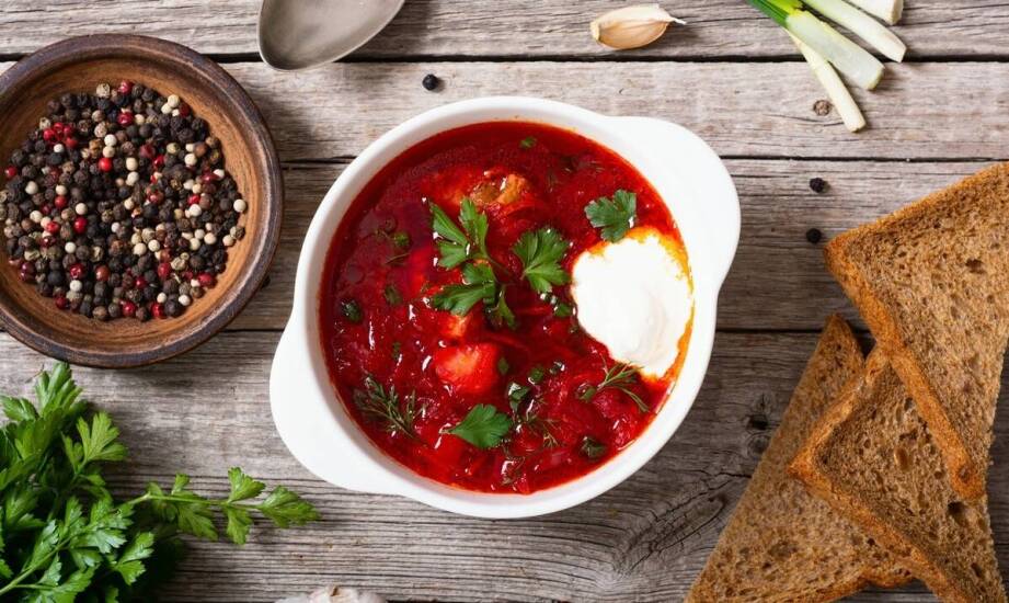Młyn Smaków: Przewodnik po tradycyjnych polskich zupach w naszym menu