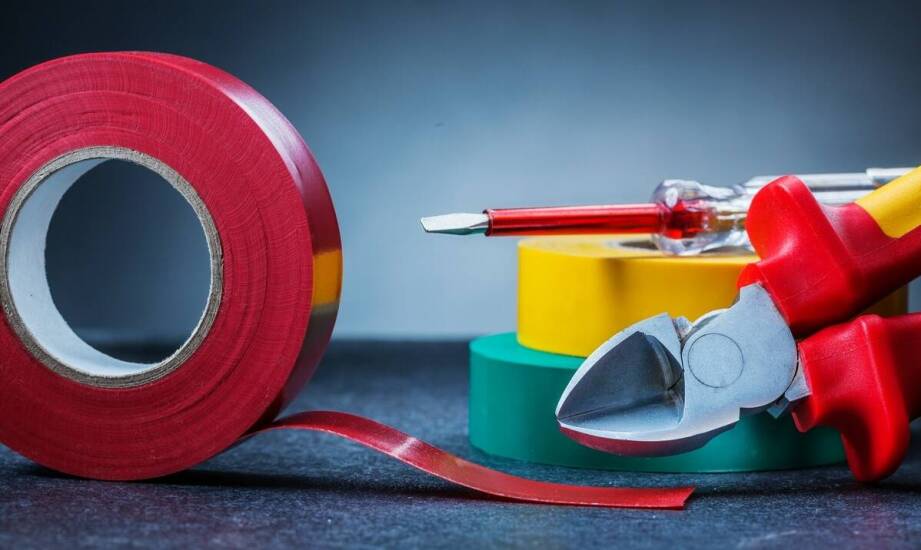 Jakie narzędzia do montażu folii przyczyniają się do trwałości aplikacji?