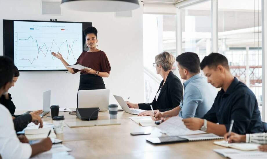 Rola automatycznego generowania raportów w zarządzaniu serwisami online