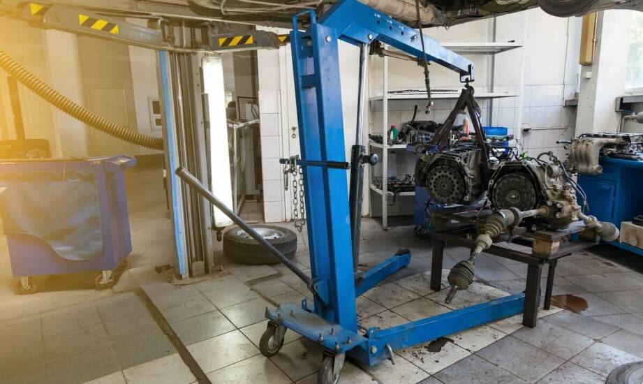 Porównanie lewarka pneumatycznego z innymi typami podnośników