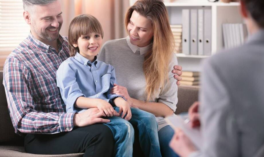 Jakie są najważniejsze procedury w sprawach adopcyjnych z perspektywy prawa rodzinnego?