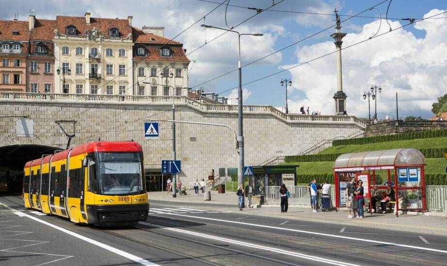 Jak aplikacja dostarcza aktualne rozkłady jazdy dla komunikacji miejskiej Gdańsk?
