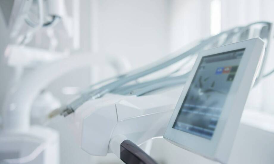 Jakie są najnowsze trendy w usuwaniu makijażu permanentnego brwi?