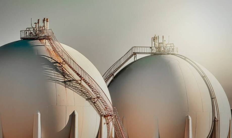 Jakie są zalety zbiorników ciśnieniowych w przemyśle petrochemicznym?