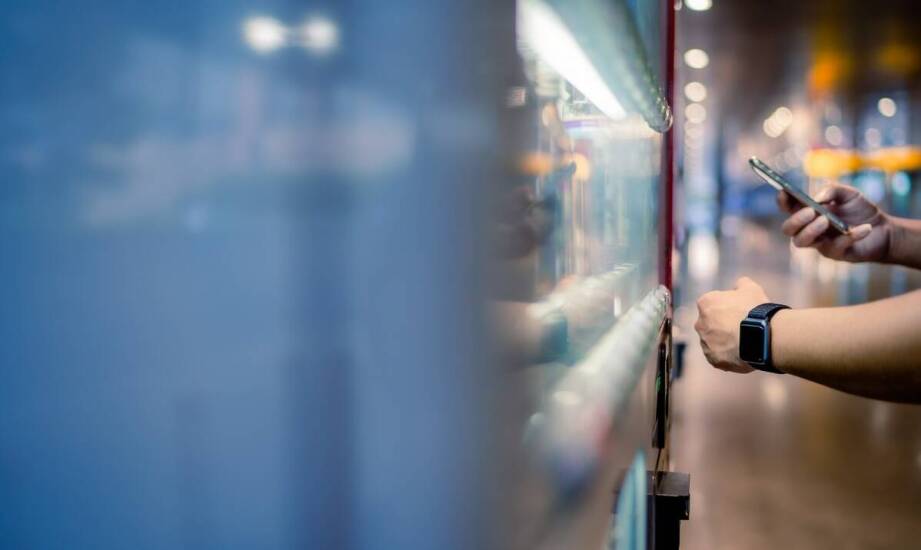 Automaty vendingowe w branży produkcyjnej - jakie korzyści przynoszą?