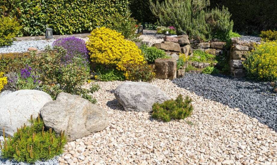 Montaż małej architektury w ogrodzie – funkcjonalność i estetyka