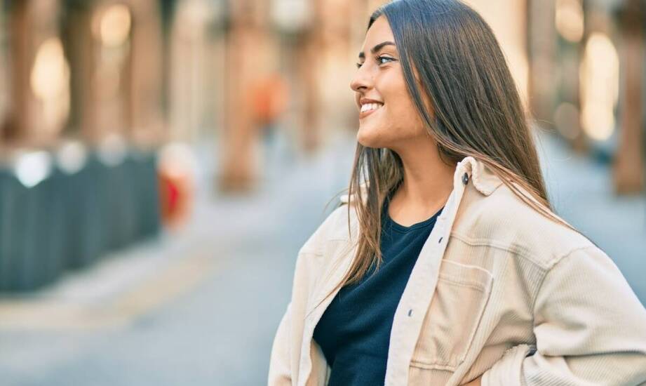Stylizacje z kurtką jeansową damską na różne okazje
