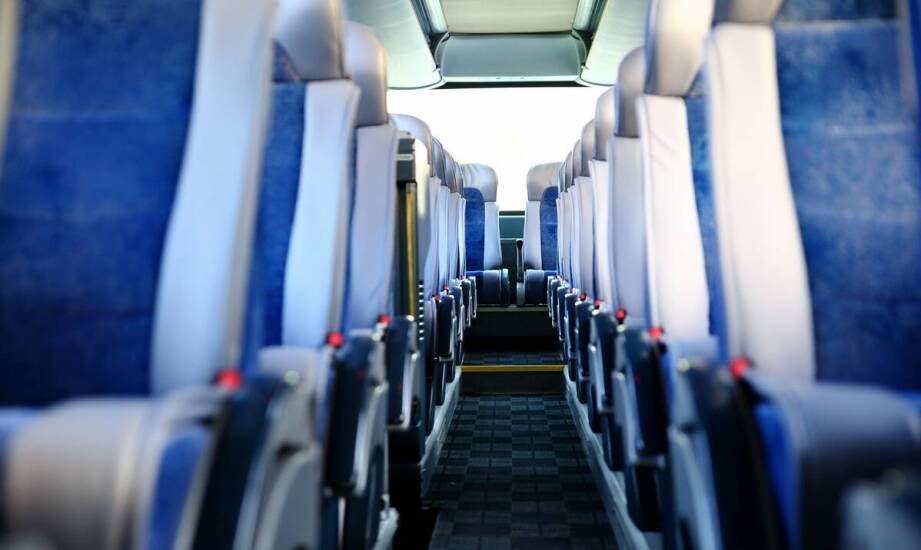 Wynajem minibusów a elastyczna logistyka dla małych grup