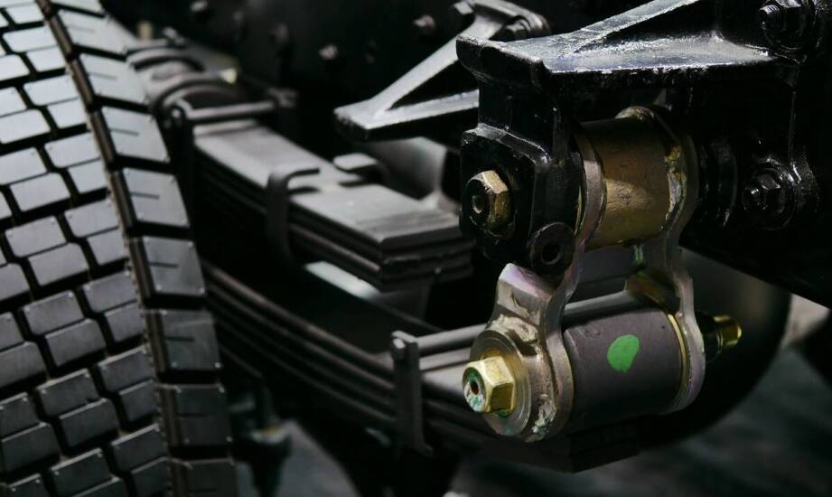 Nowoczesne rozwiązania w zakresie osi i urządzeń najazdowych do przyczep