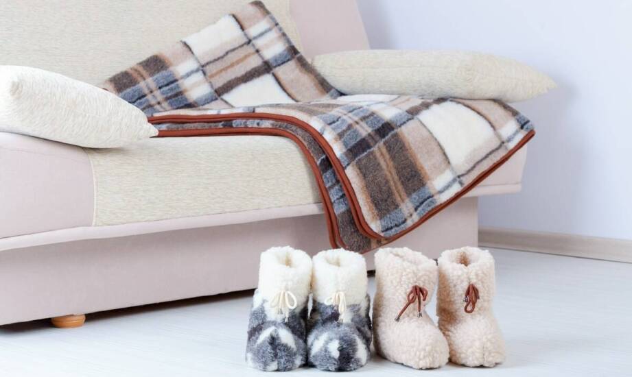 Zimowe akcesoria dla chłopców – dlaczego warto wybrać komplet czapka i komin?