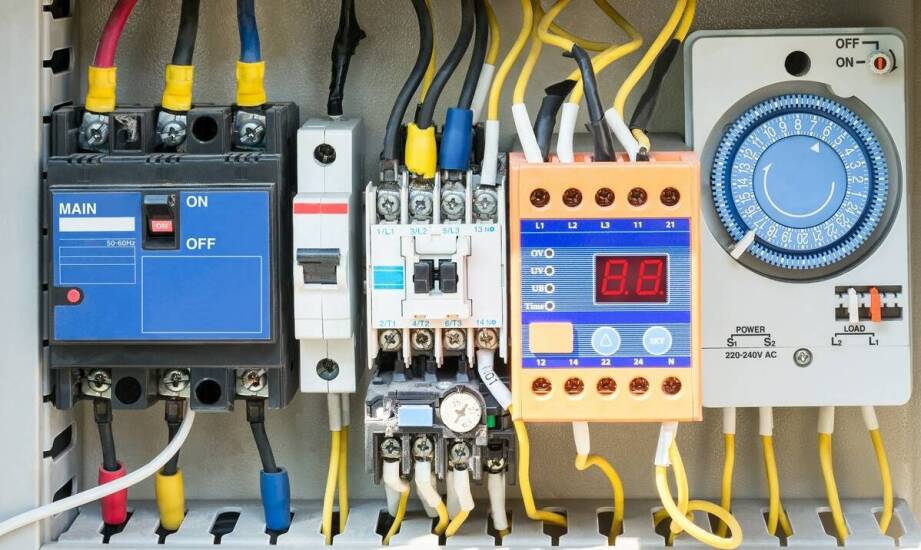 Jakie typy bezpieczników oferujemy dla różnych rodzajów instalacji?