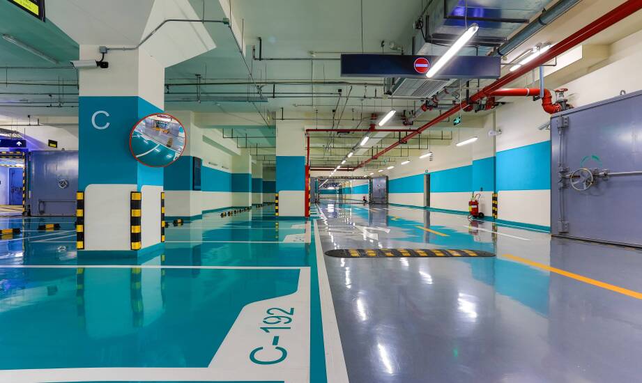 Rola technologii monitorujących w zapewnianiu płynności ruchu na dużych parkingach miejskich