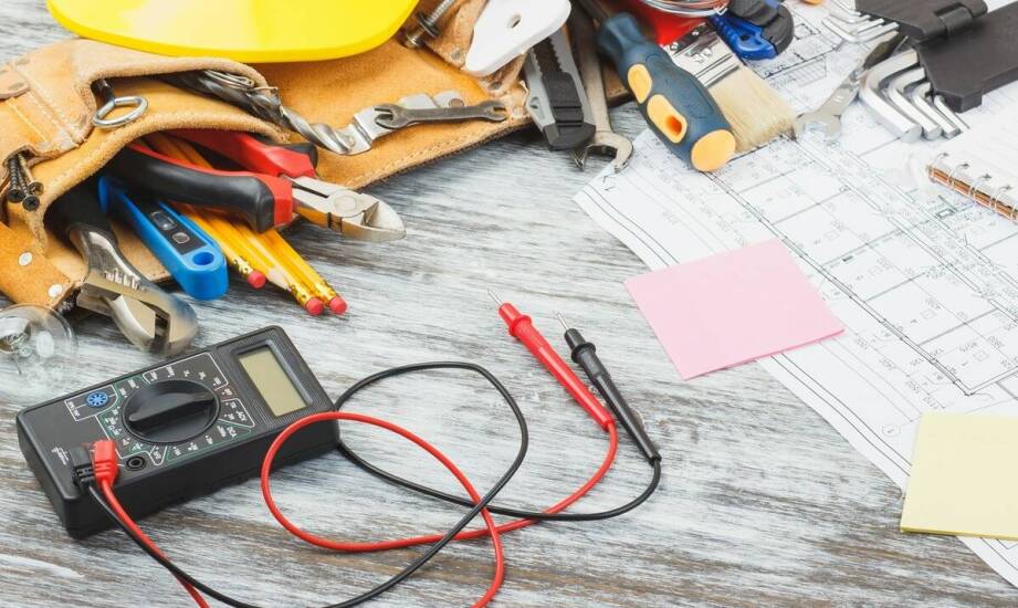 Jakie akcesoria są kompatybilne z puszkami instalacyjnymi podtynkowymi?