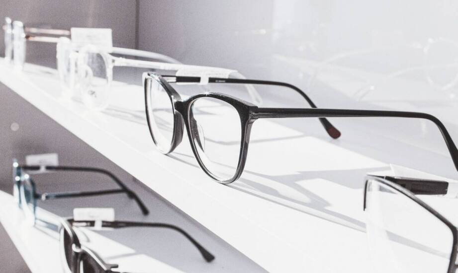 Jakie rodzaje okularów laboratoryjnych zapewniają najlepszą ochronę?