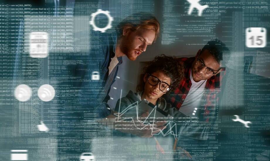 Jakie są wyzwania technologiczne związane z pracą syndyka online?