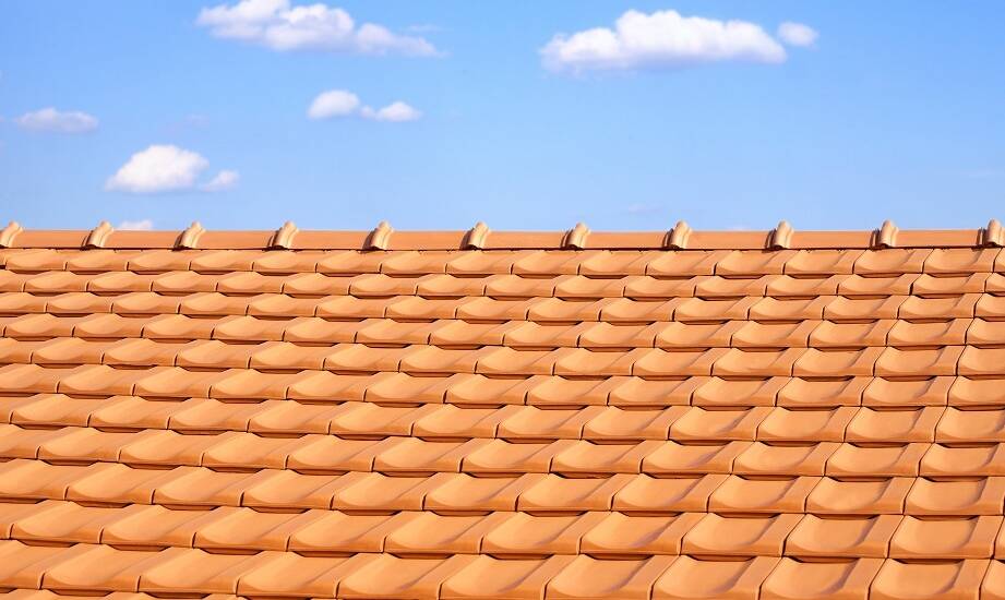 Jak dachówka ceramiczna współgra z różnymi stylami architektonicznymi?