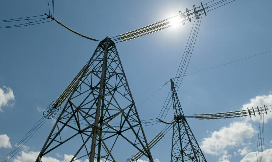 Jak monitorowanie zużycia energii wspiera kompensację mocy biernej?