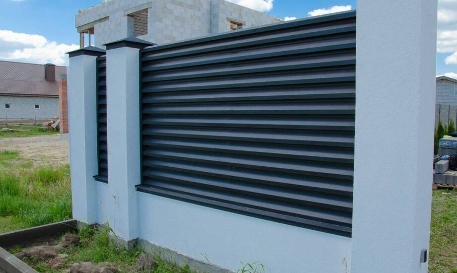 Ogrodzenia ze stali – dlaczego warto zainwestować?