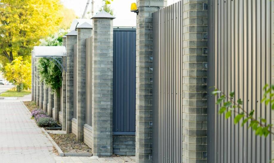 Personalizacja betonowych ogrodzeń nowoczesnych – możliwości i korzyści