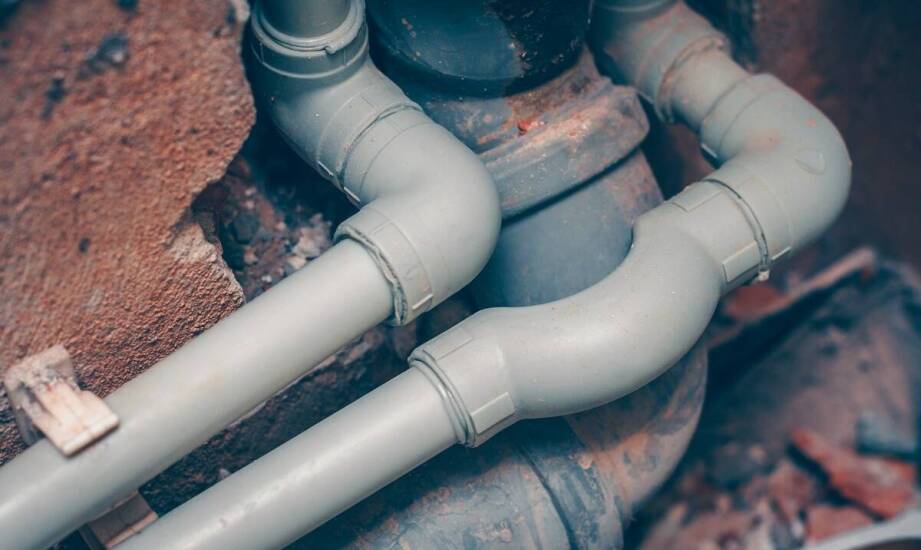 Porównanie stali kwasoodpornej 304 i 316 w kontekście kanałów ściekowych