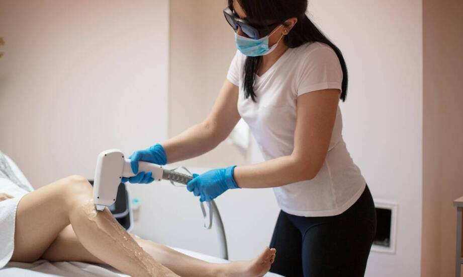 Jakie są różnice w depilacji laserowej dla kobiet i mężczyzn w laser clinic warszawa?