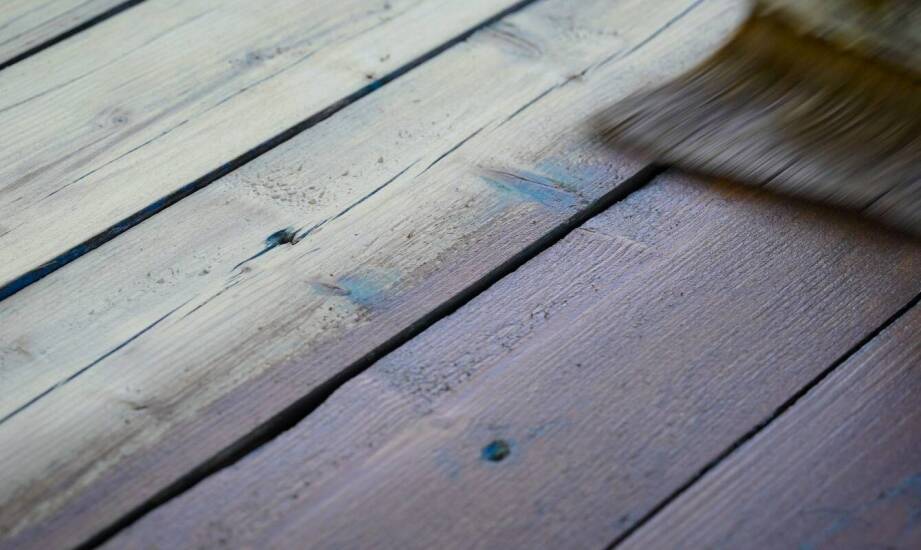 Jak opalać drewno, aby uzyskać trwały i odporny materiał budowlany?