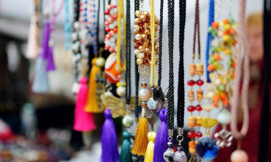 Kolorowe smycze z koralikami – uzupełnij swoją codzienną stylizację