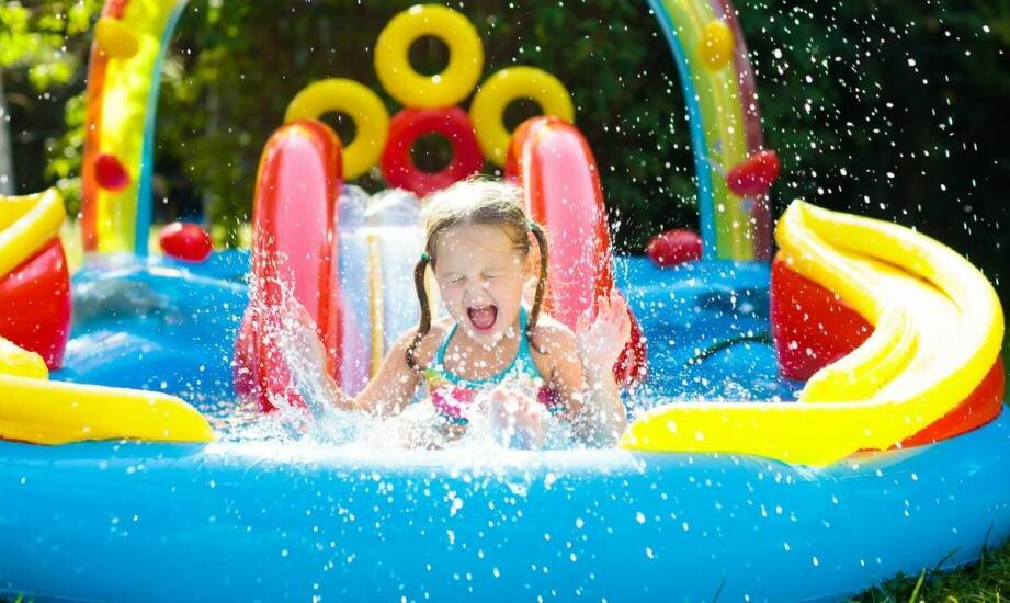 Jakie funkcje pełnią dysze wodne w tworzeniu atrakcji na placach zabaw?