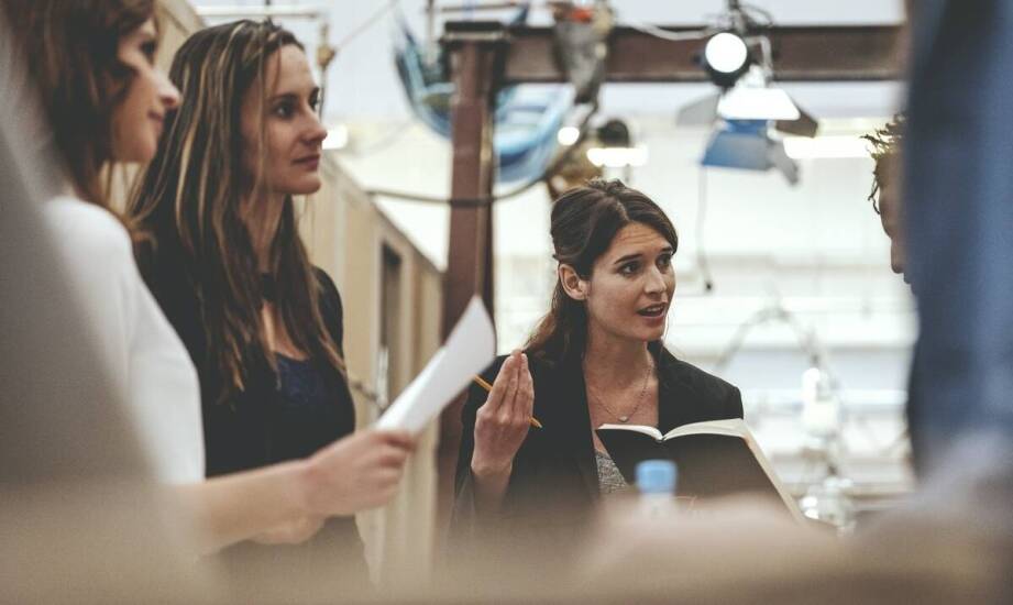 Jakie usługi oferuje urząd celny dla małych przedsiębiorstw?