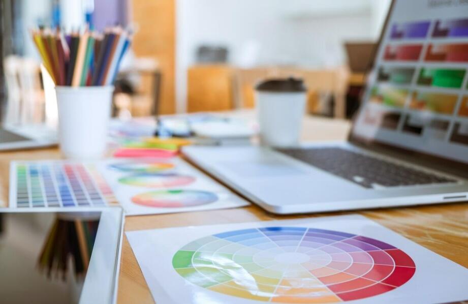 Smycze reklamowe z nadrukiem jako narzędzie promocji lokalnych wydarzeń kulturowych