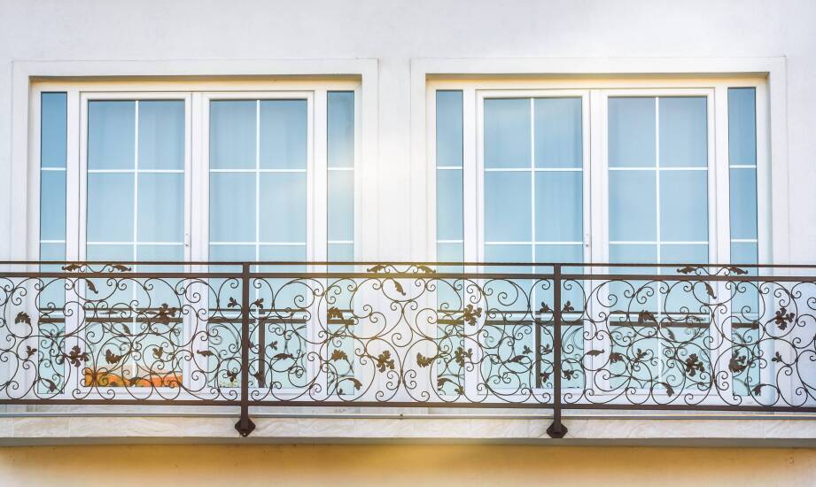 Welche Vorteile bietet die Verwendung von Holz bei der Herstellung von Balkontüren?