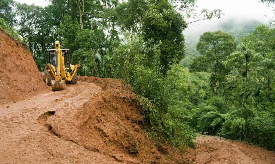 Geosiatki w ochronie przed osuwiskami – klucz do bezpieczeństwa infrastruktury