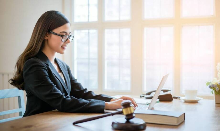 Jak wybrać najlepszego tłumacza do tłumaczeń prawnych?