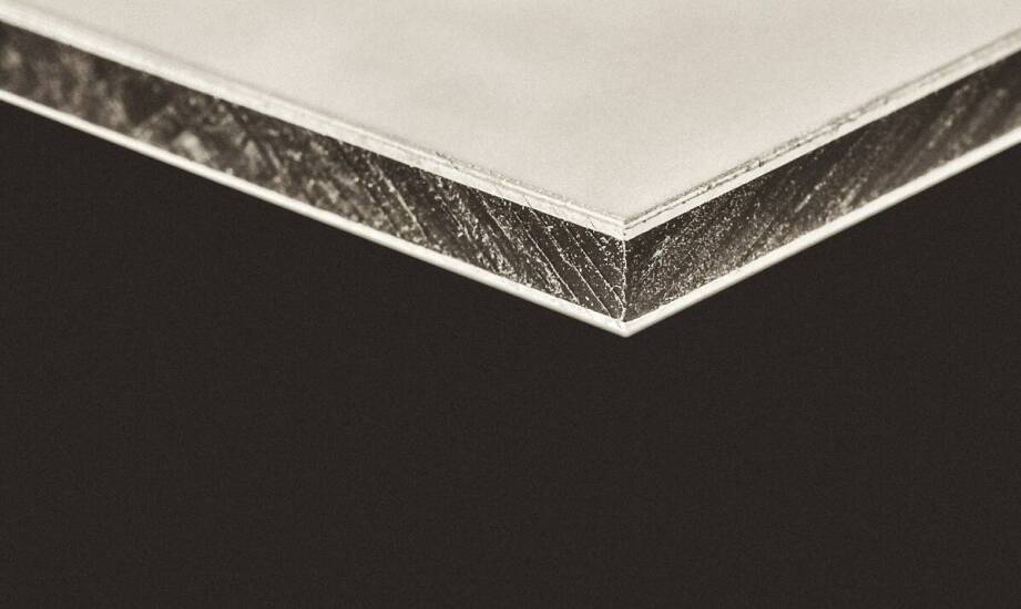 Cena a jakość – jak wybrać najlepsze płyty dibond do swojego projektu?